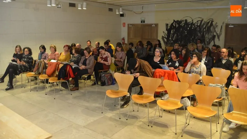 Participantes en el experimento de ciencia ciudadana en la Casa de las Conchas. Foto: Lydia González