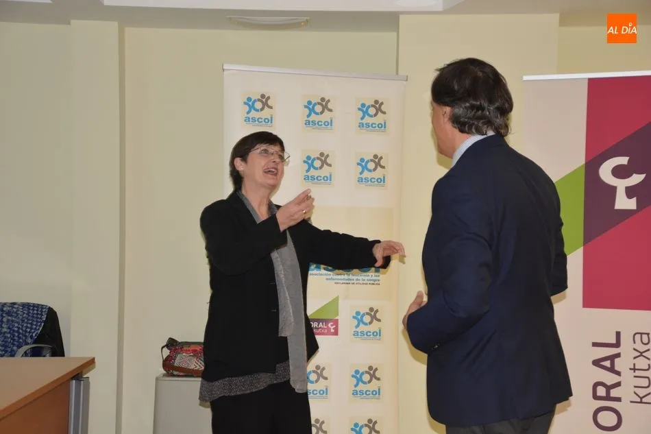 Foto 8 - El Ayuntamiento recibe el &lsquo;Pin de Plata&rsquo; de la Asociaci&oacute;n contra la Leucemia