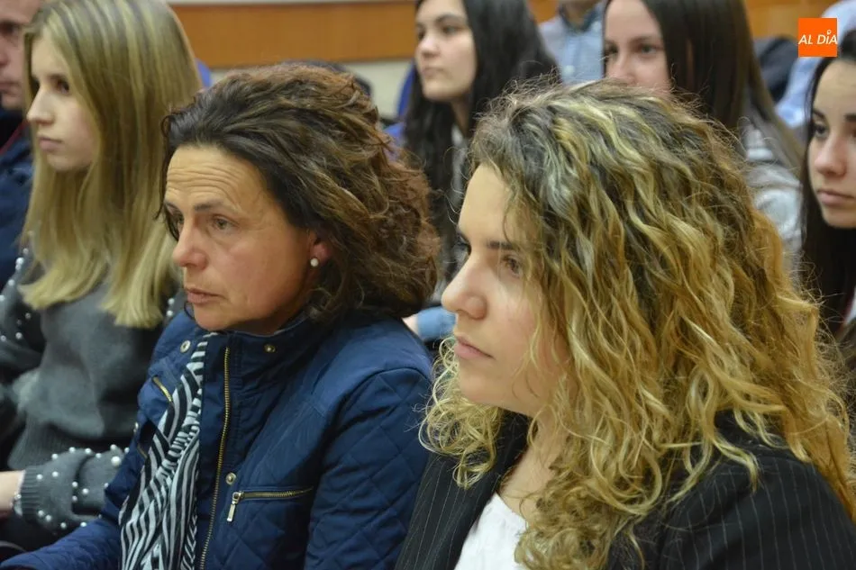 Foto 10 - Entrega de premios a los 10 mejores clasificados en la fase local de la Olimpiada de Econom&iacute;a