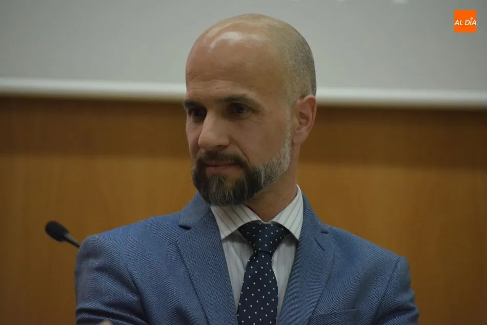 Foto 4 - Entrega de premios a los 10 mejores clasificados en la fase local de la Olimpiada de Econom&iacute;a
