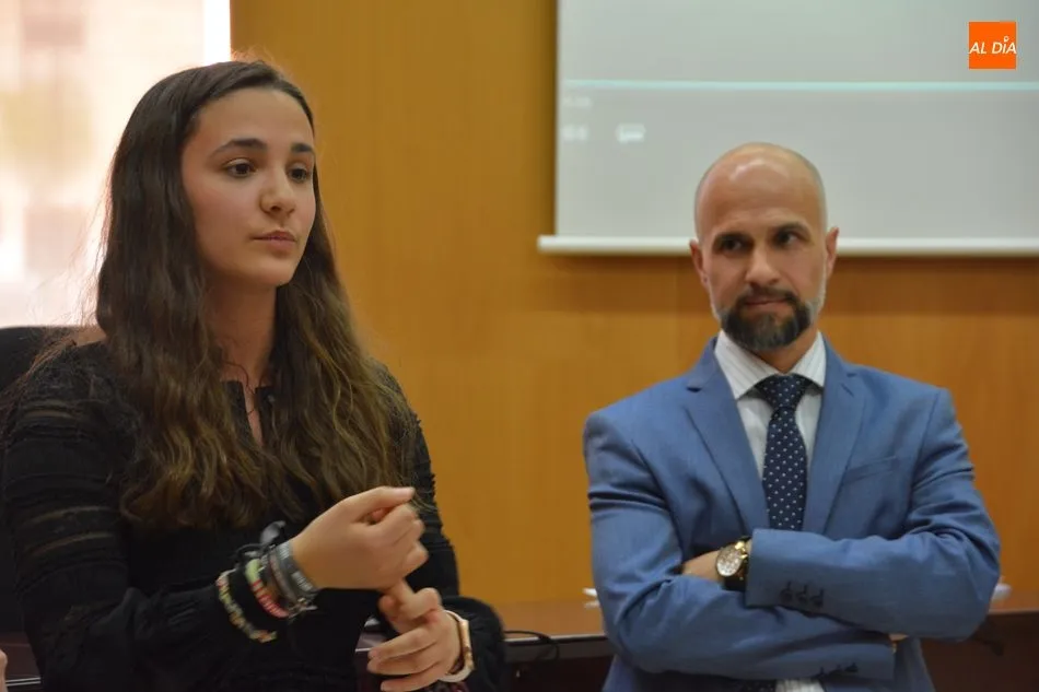 Foto 3 - Entrega de premios a los 10 mejores clasificados en la fase local de la Olimpiada de Econom&iacute;a