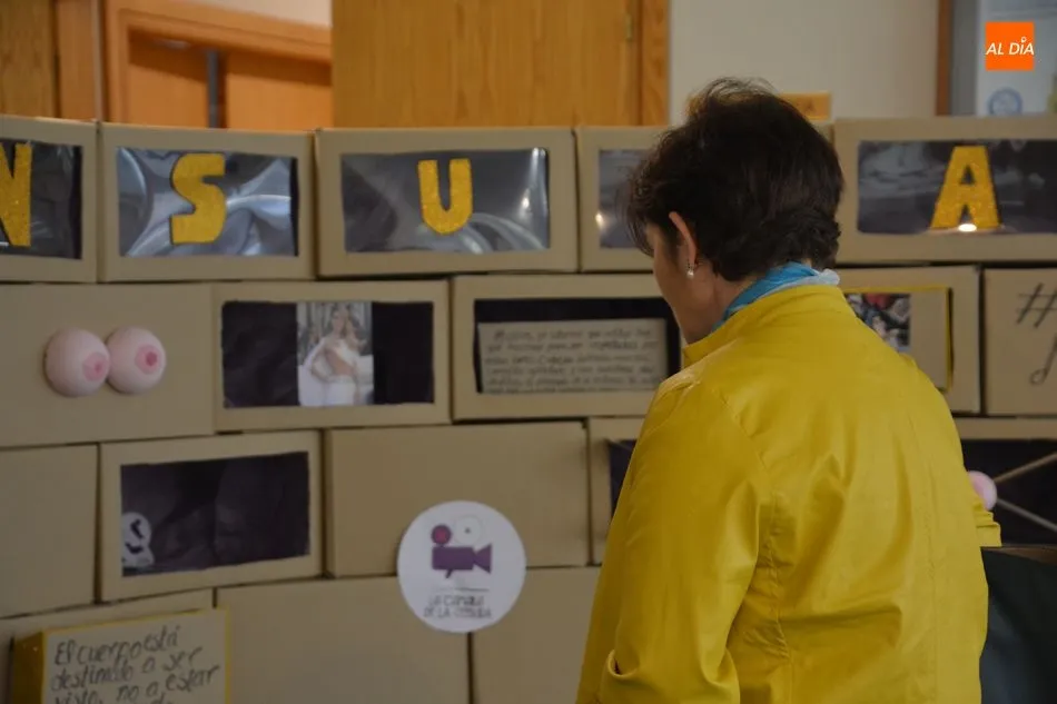 Foto 10 - Alumnos de la USAL revelan el trabajo art&iacute;stico de mujeres no reconocidas en la exposici&oacute;n...