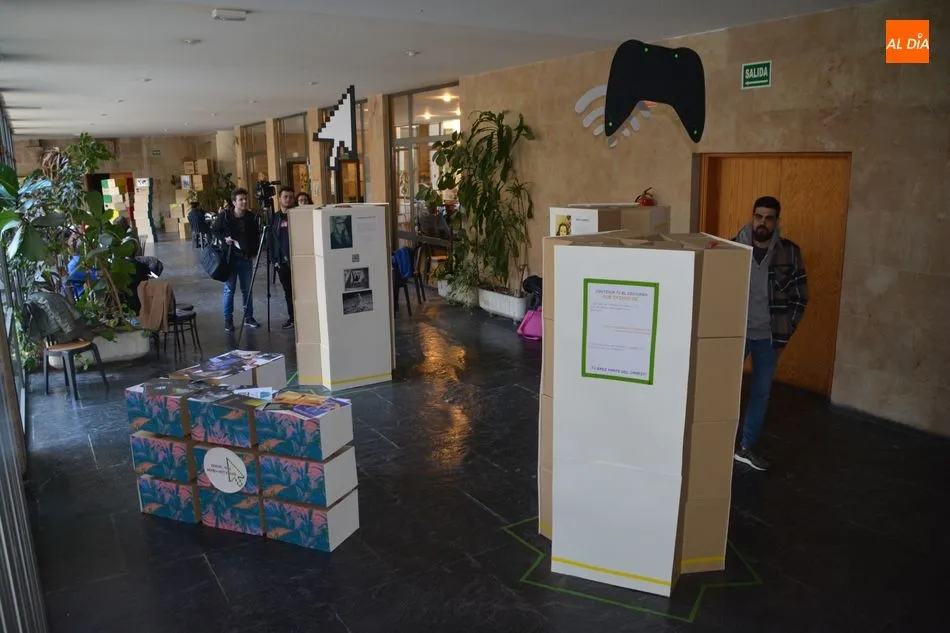 Foto 3 - Alumnos de la USAL revelan el trabajo art&iacute;stico de mujeres no reconocidas en la exposici&oacute;n...