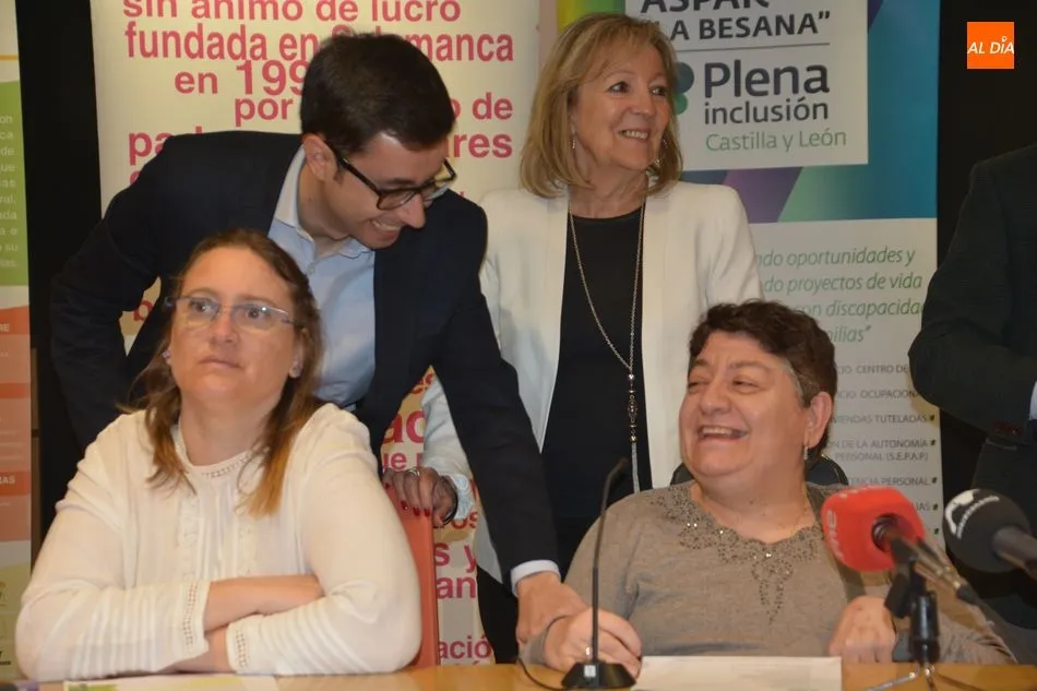Foto 10 - &ldquo;Los pol&iacute;ticos se tendr&iacute;an que pringar m&aacute;s, que somos personas como todo el mundo&rdquo;  