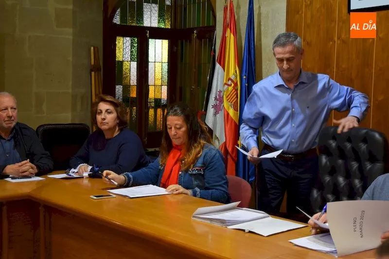 Foto 5 - El Ayuntamiento de Alba de Tormes celebra el &uacute;ltimo pleno de la legislatura sin conocerse a&uacute;n los ...