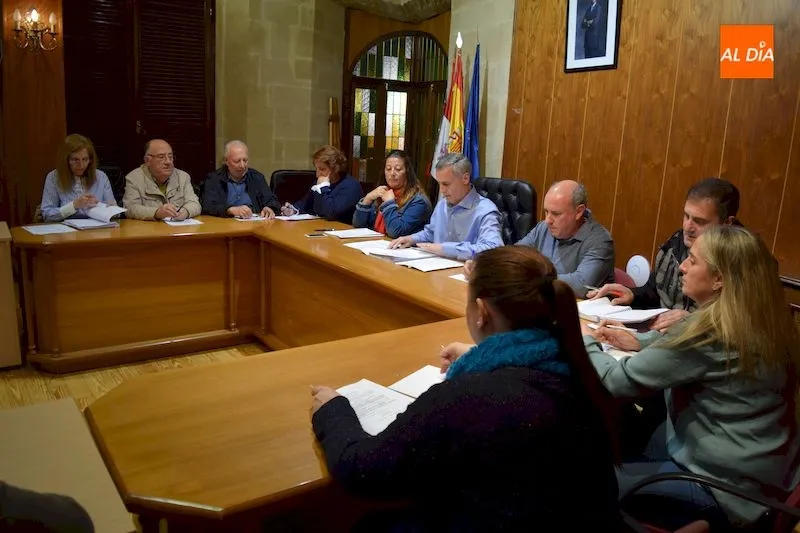 Foto 4 - El Ayuntamiento de Alba de Tormes celebra el &uacute;ltimo pleno de la legislatura sin conocerse a&uacute;n los ...