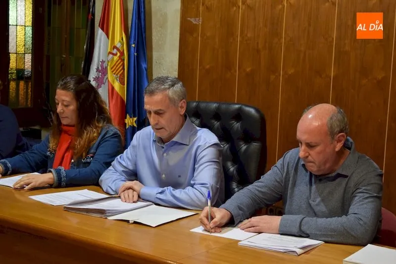 Foto 3 - El Ayuntamiento de Alba de Tormes celebra el &uacute;ltimo pleno de la legislatura sin conocerse a&uacute;n los ...