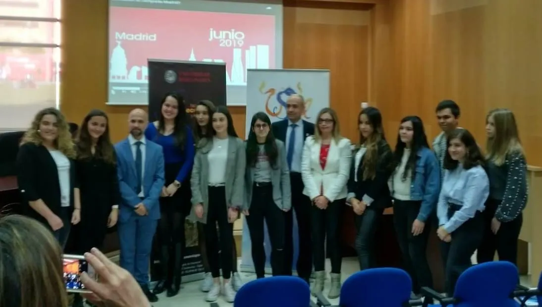 Paula García aparece a la derecha de la imagen junto al resto de premiados