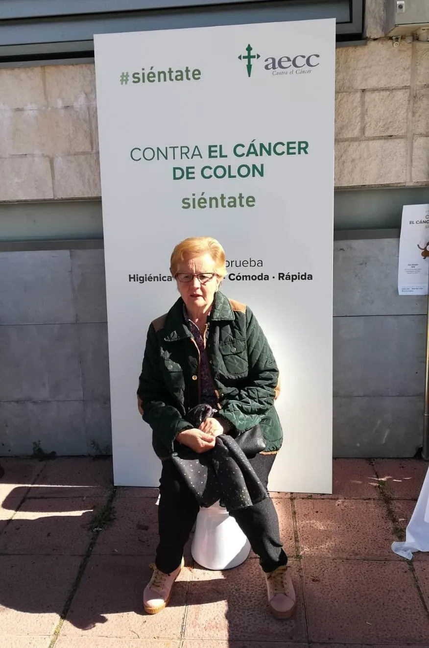 Foto 10 - La AECC invita a sentarse en un inodoro para concienciar sobre el c&aacute;ncer de col&oacute;n  