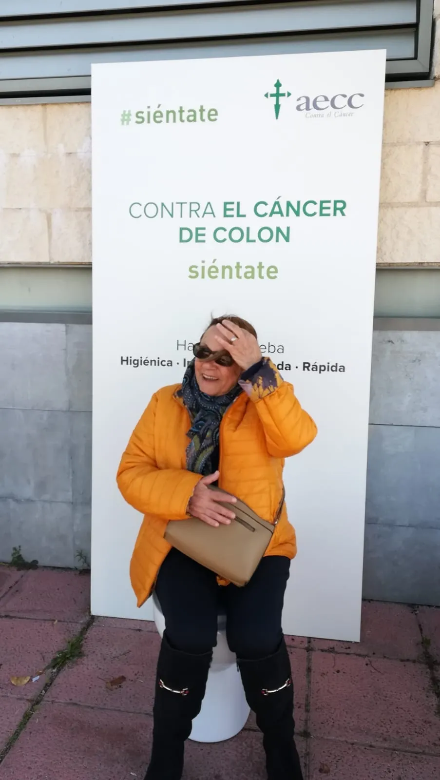 Foto 6 - La AECC invita a sentarse en un inodoro para concienciar sobre el c&aacute;ncer de col&oacute;n  
