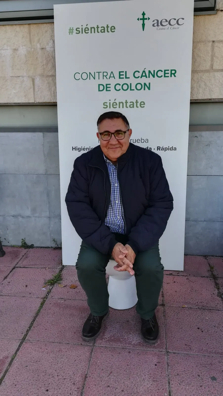 Foto 3 - La AECC invita a sentarse en un inodoro para concienciar sobre el c&aacute;ncer de col&oacute;n  