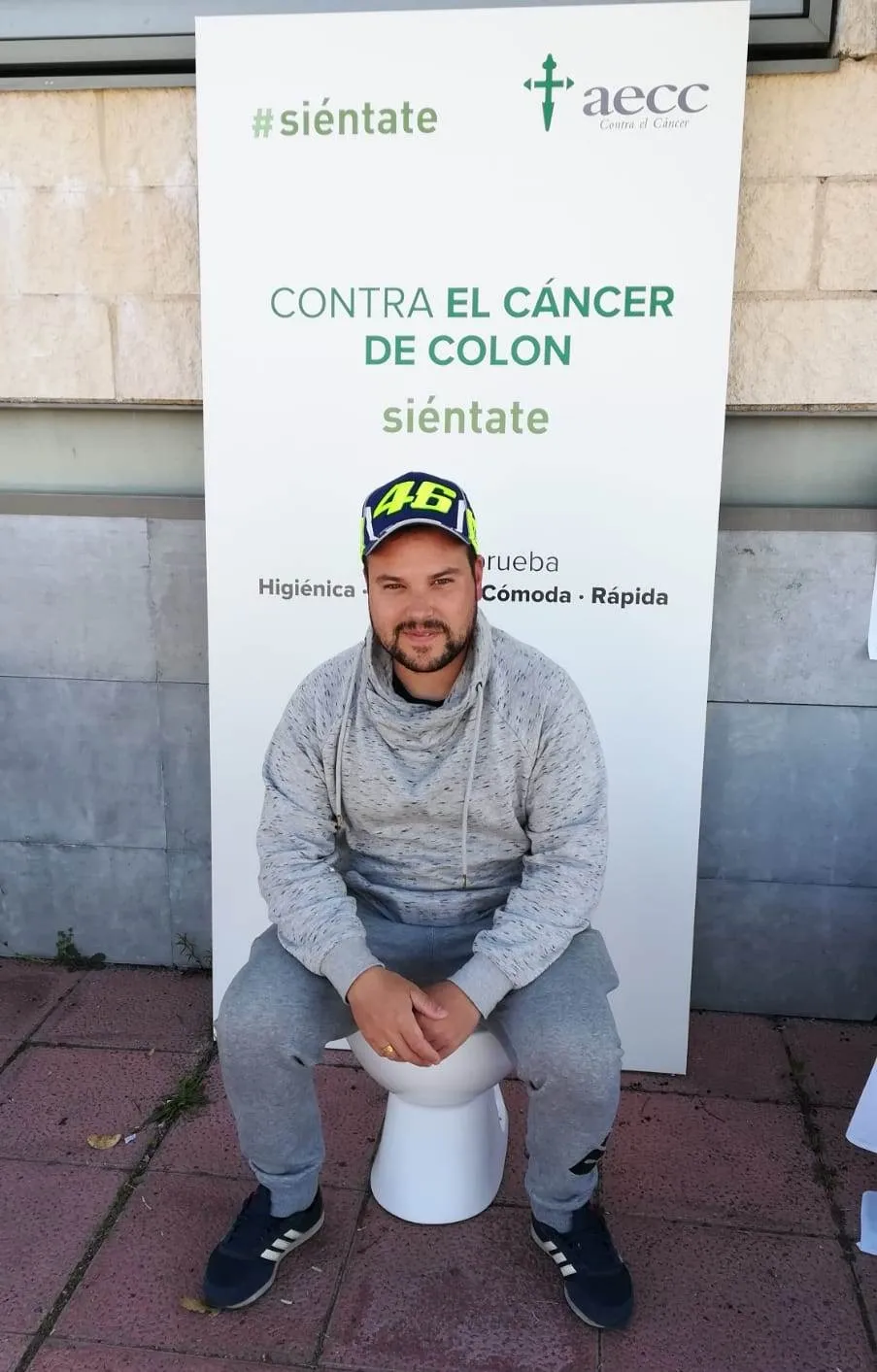 Foto 5 - La AECC invita a sentarse en un inodoro para concienciar sobre el c&aacute;ncer de col&oacute;n  
