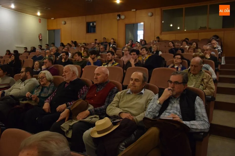Foto 4 - El Aula de Debate de la USAL presenta el libro &lsquo;La transici&oacute;n: historia y relatos&rsquo;  