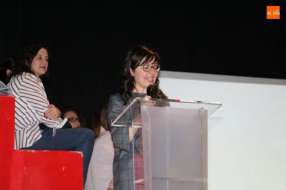 Foto 5 - Elsa Punset llena el teatro con su charla sobre la felicidad