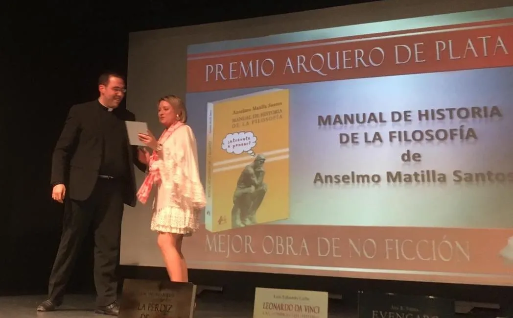 Anselmo Matilla recibe el premio ‘Arquero de Plata’ por su ‘Manual de Historia de la...