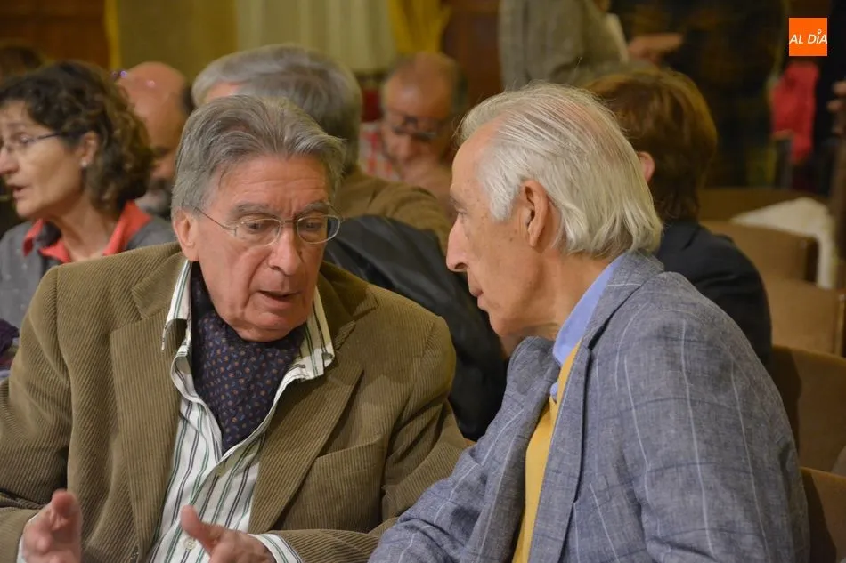 Foto 10 - Juan Manuel Velasco recopila en un libro los parques y jardines de la provincia
