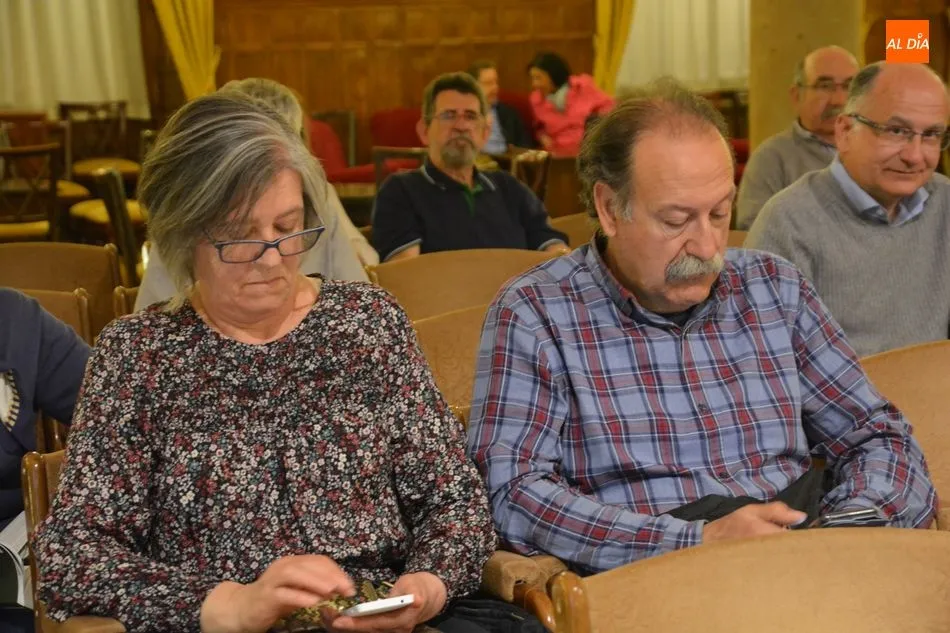 Foto 2 - Juan Manuel Velasco recopila en un libro los parques y jardines de la provincia