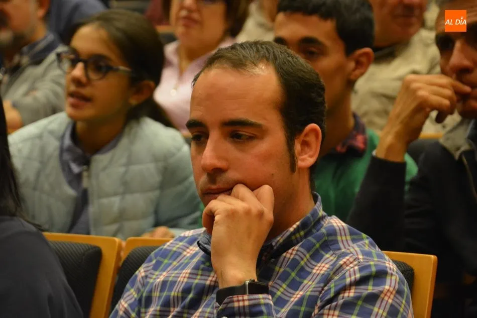 Foto 9 - El Teatro de Unicaja Banco acoge el estreno del documental sobre la v&iacute;a f&eacute;rrea de La Fregeneda