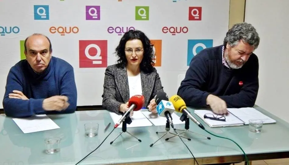 Marta Santos, coportavoz de Equo, en el centro, en una rueda de prensa anterior