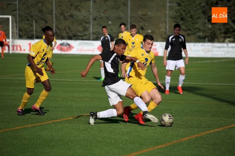 Acción del partido entre el Monterrey y el Helmántico