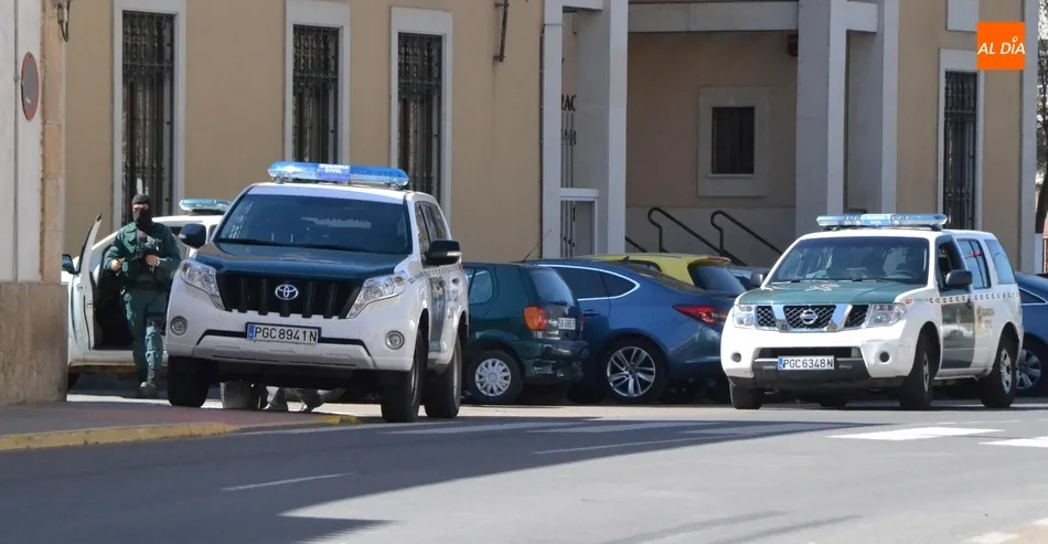 Foto 7 - Macroredada de la Guardia Civil en el barrio del Puente  