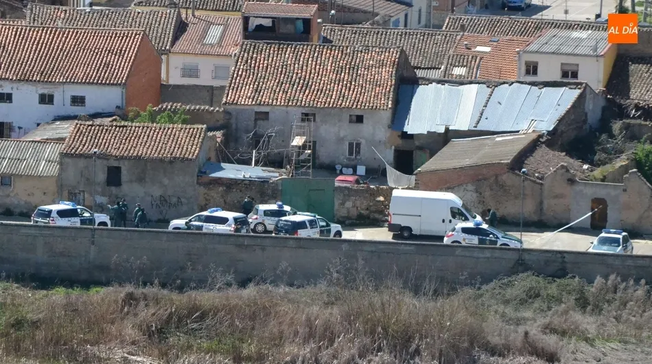 Foto 6 - Macroredada de la Guardia Civil en el barrio del Puente  