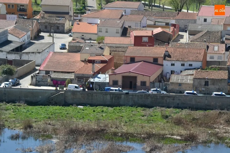 Foto 2 - Macroredada de la Guardia Civil en el barrio del Puente  