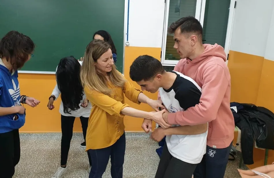 Foto 11 - Los alumnos de 4&ordm; de la ESO del Fray aprenden a hacer la reanimaci&oacute;n cardiopulmonar  