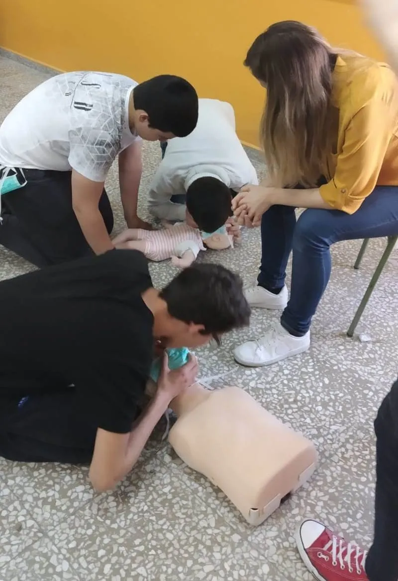 Foto 3 - Los alumnos de 4&ordm; de la ESO del Fray aprenden a hacer la reanimaci&oacute;n cardiopulmonar  