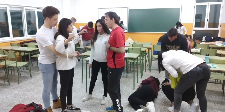 Foto 9 - Los alumnos de 4&ordm; de la ESO del Fray aprenden a hacer la reanimaci&oacute;n cardiopulmonar  