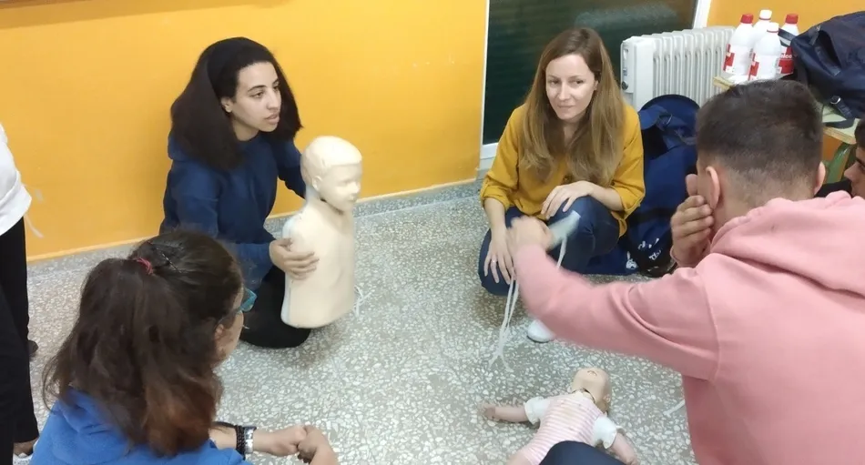Foto 6 - Los alumnos de 4&ordm; de la ESO del Fray aprenden a hacer la reanimaci&oacute;n cardiopulmonar  