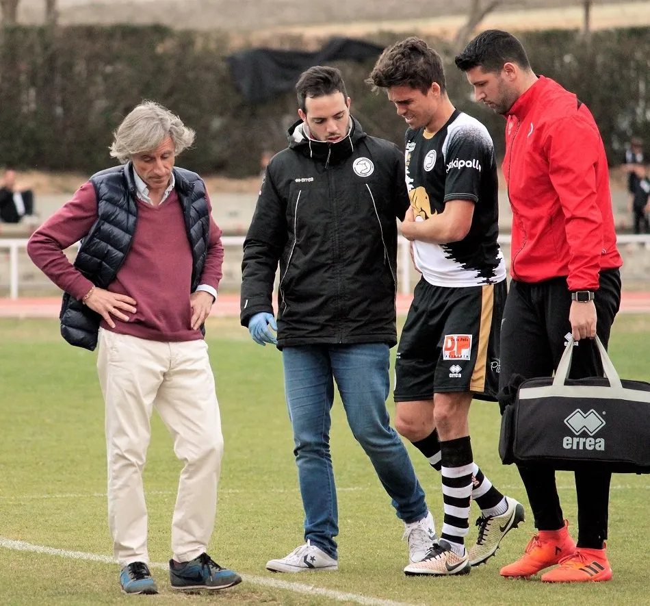 Ribelles se retira lesionado frente al Fuenlabrada / Unionistas CF