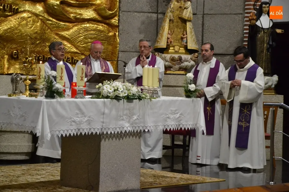 Foto 4 - La Residencia San Jos&eacute; acoge 24 horas seguidas de oraci&oacute;n en busca del perd&oacute;n  