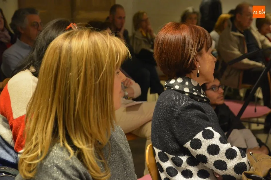 Foto 7 - Amena conversaci&oacute;n sobre &lsquo;Palabras al l&iacute;mite&rsquo; en la Casa de las Conchas