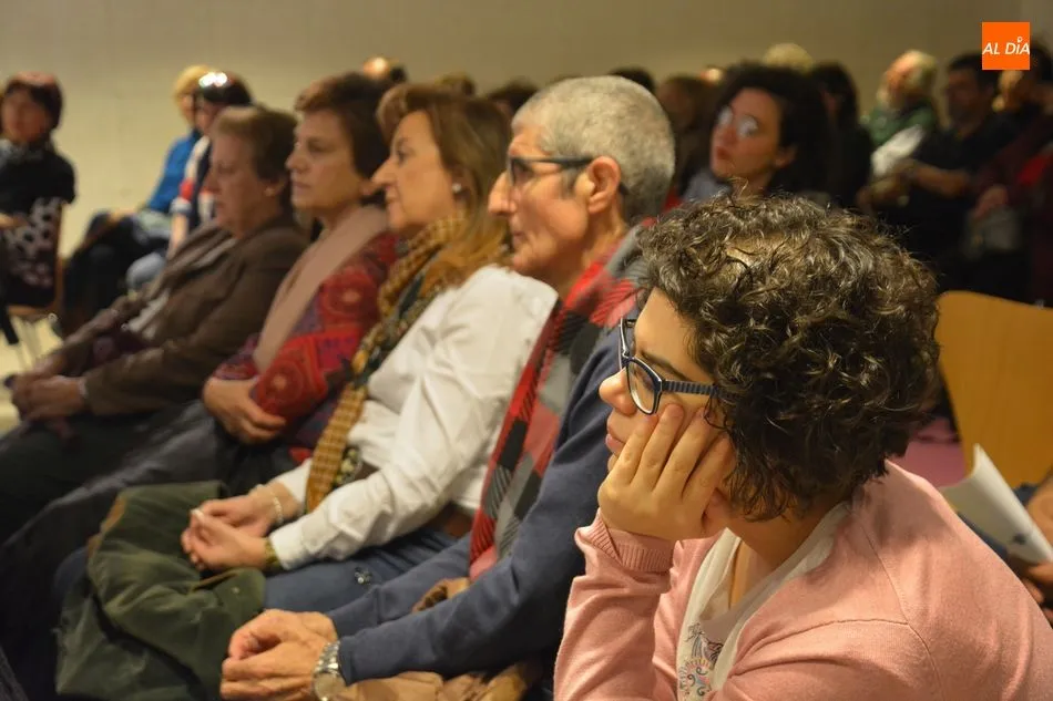Foto 3 - Amena conversaci&oacute;n sobre &lsquo;Palabras al l&iacute;mite&rsquo; en la Casa de las Conchas