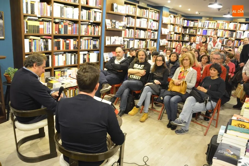 Foto 4 - Domingo Villar presenta su novela &lsquo;El &uacute;ltimo barco&rsquo; en Letras Corsarias  