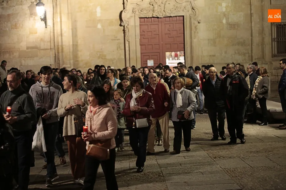 Foto 11 - Multitudinario V&iacute;a Crucis de la humanidad actual por las calles de Salamanca