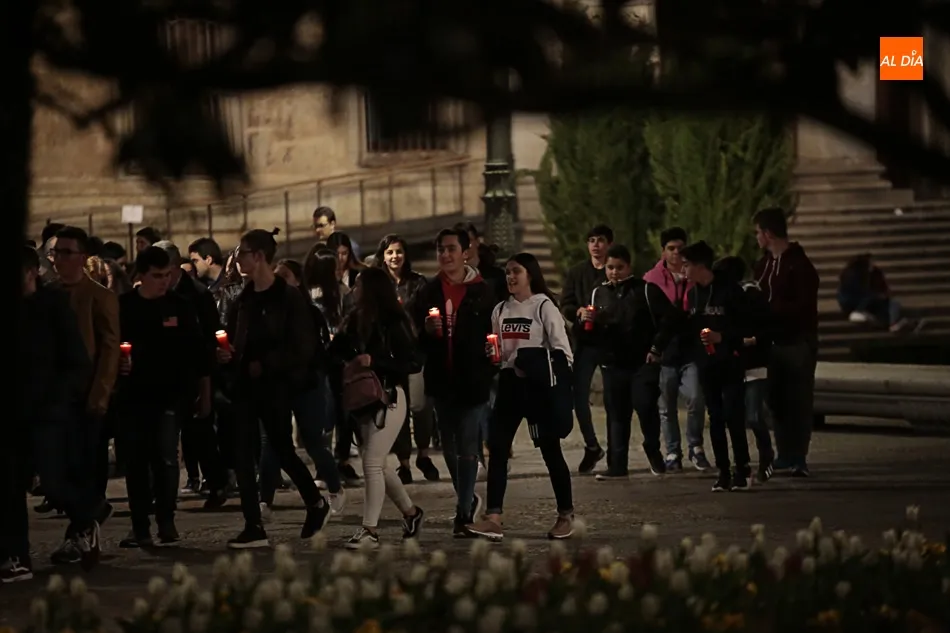 Foto 10 - Multitudinario V&iacute;a Crucis de la humanidad actual por las calles de Salamanca