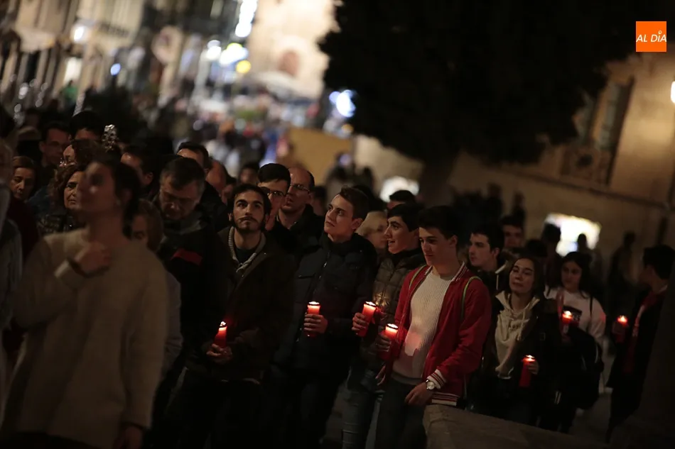 Foto 9 - Multitudinario V&iacute;a Crucis de la humanidad actual por las calles de Salamanca