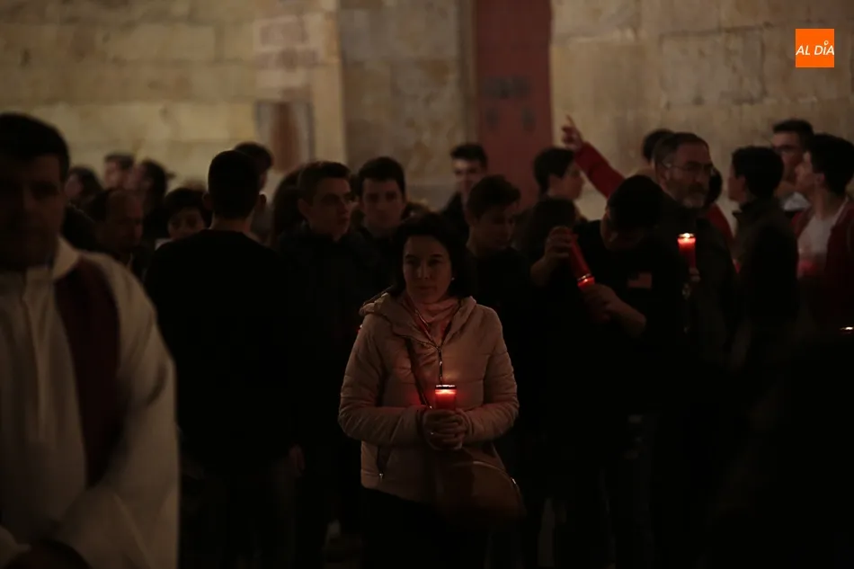 Foto 6 - Multitudinario V&iacute;a Crucis de la humanidad actual por las calles de Salamanca