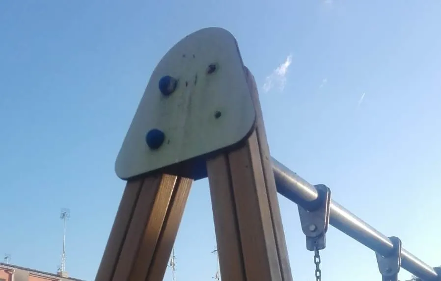 Foto 9 - Precintados por motivos de seguridad varios juegos en el Parque del Valle de San Mart&iacute;n  