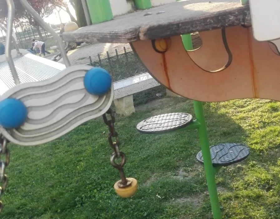 Foto 8 - Precintados por motivos de seguridad varios juegos en el Parque del Valle de San Mart&iacute;n  