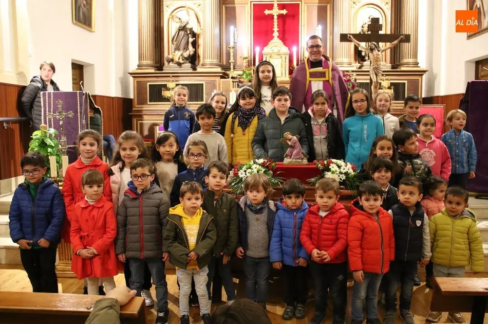 Los más pequeños fueron una vez más los protagonistas del Vía Crucis