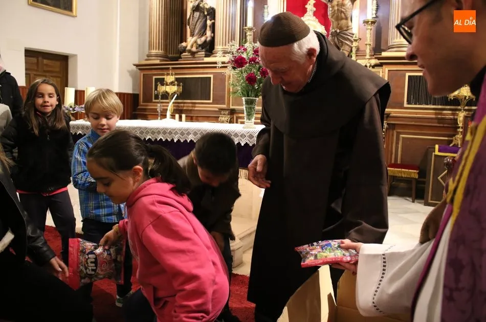 Foto 10 - El V&iacute;a Crucis infantil de los Carmelitas Descalzos se consolida