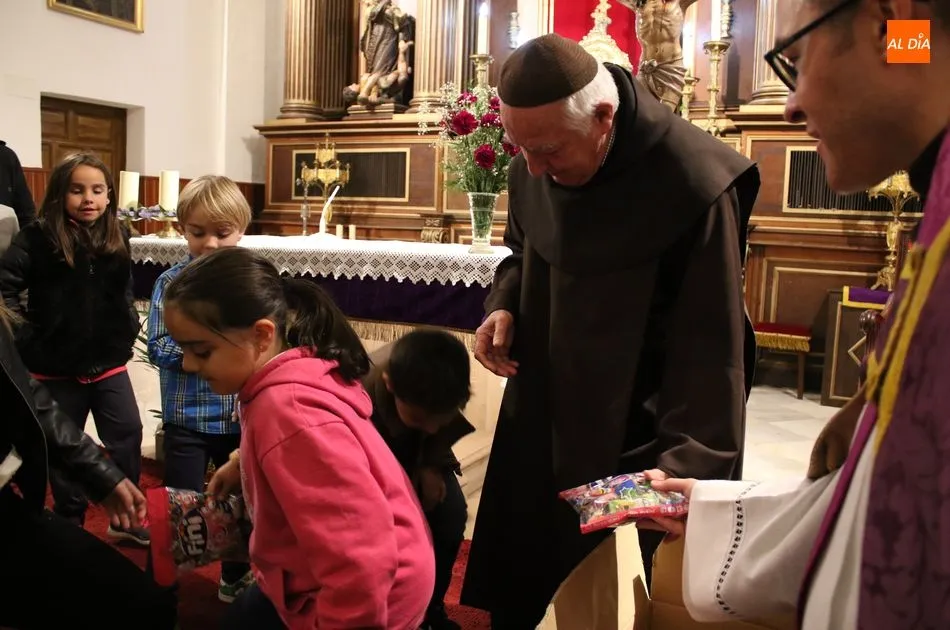 Foto 9 - El V&iacute;a Crucis infantil de los Carmelitas Descalzos se consolida