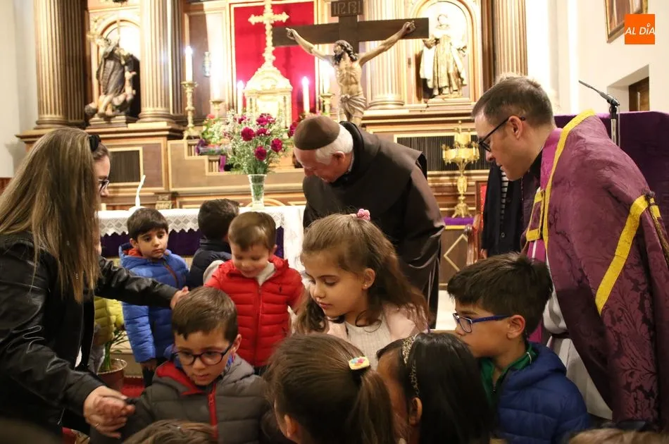 Foto 7 - El V&iacute;a Crucis infantil de los Carmelitas Descalzos se consolida