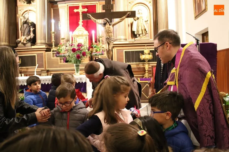 Foto 6 - El V&iacute;a Crucis infantil de los Carmelitas Descalzos se consolida