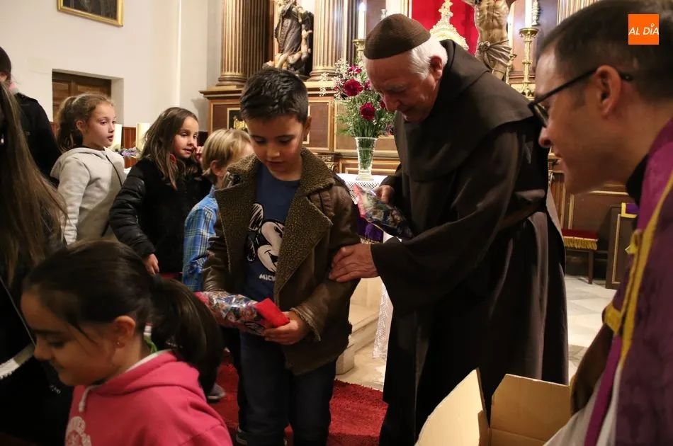 Foto 5 - El V&iacute;a Crucis infantil de los Carmelitas Descalzos se consolida