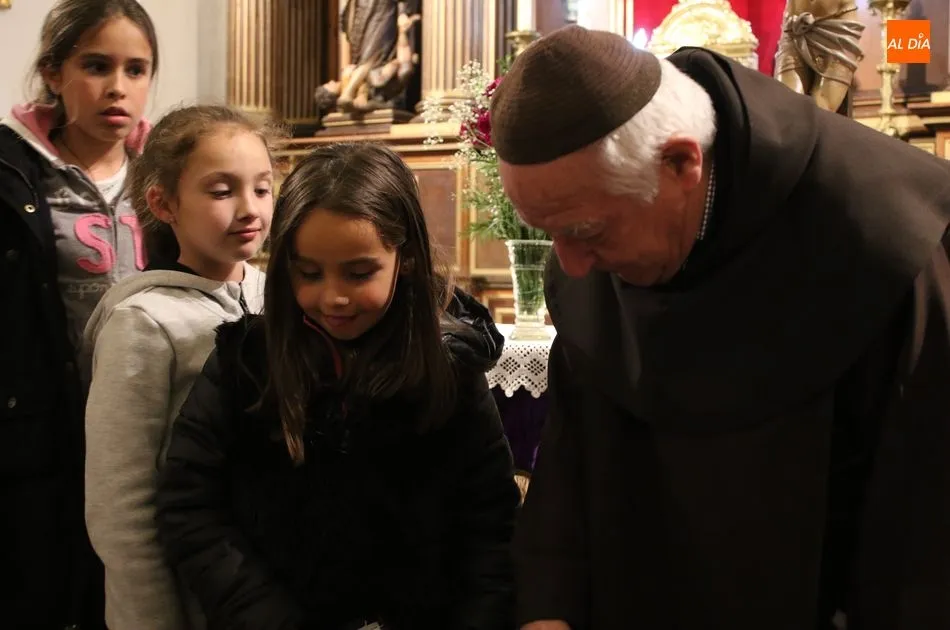 Foto 4 - El V&iacute;a Crucis infantil de los Carmelitas Descalzos se consolida