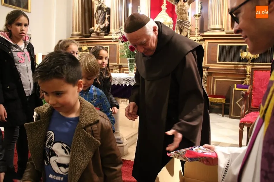 Foto 2 - El V&iacute;a Crucis infantil de los Carmelitas Descalzos se consolida